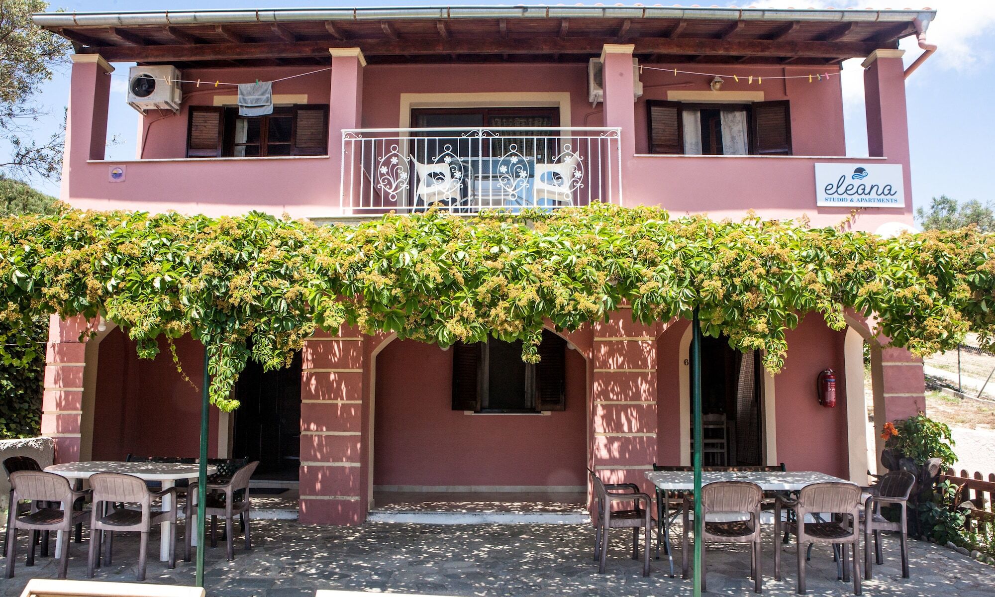 Eleana Apartments And Studios Agios Georgios  Exteriör bild